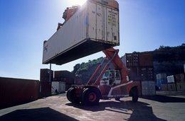 Backlight;-Comoros-Archipelago;-Container;-France;-Handling;-Indian-Ocean;-Kaleidos;-Kaleidos-images;-La-parole-à-limage;-Laurent-Abad;-Mayotte;-Port;-Reach-stacker;-Silhouette;-Stories-Pictures